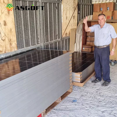 屋根の土台太陽モノクリスタルPVは540ワット600w 550 WPにパネルをはめる